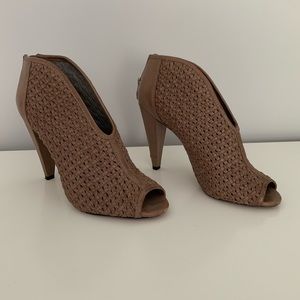 Vince Camuto heeled bootie